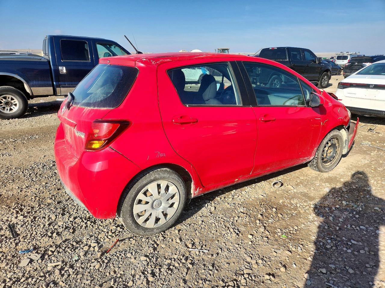 2015 TOYOTA YARIS photo 3