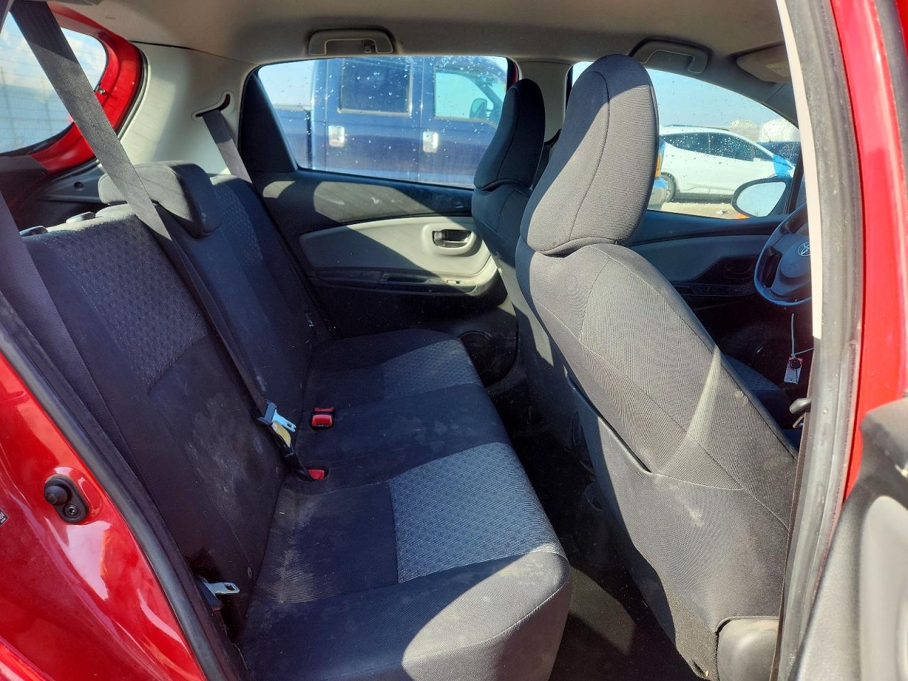 2015 TOYOTA YARIS photo 10