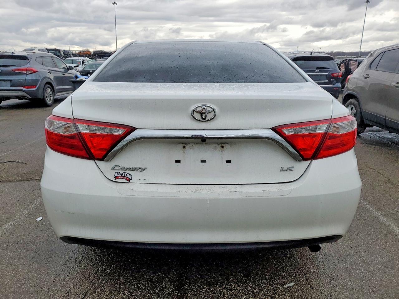 2017 TOYOTA CAMRY LE photo 6