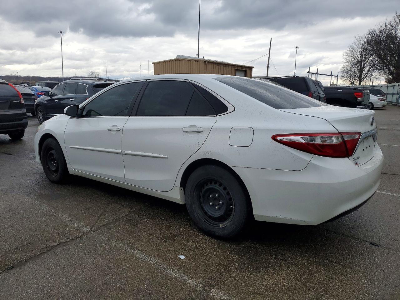 2017 TOYOTA CAMRY LE photo 2