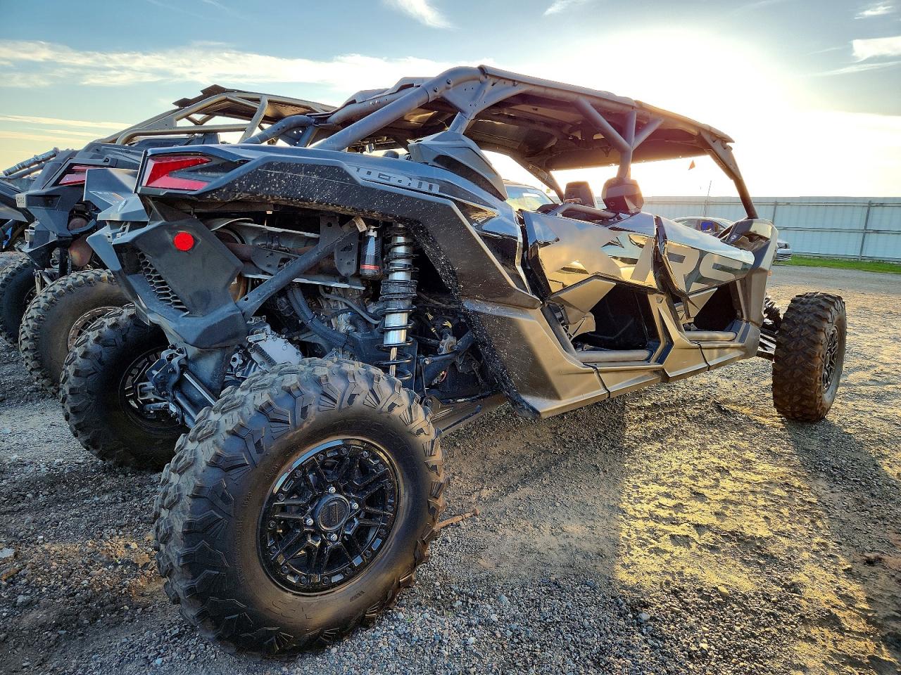 2025 CAN-AM MAVERICK X3 UTILITY VEHICLE photo 4