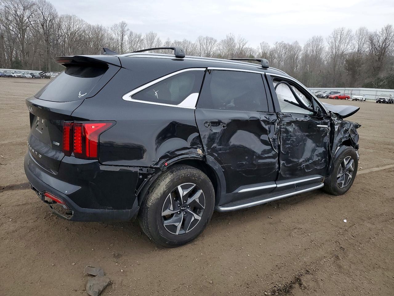 2022 KIA SORENTO photo 3