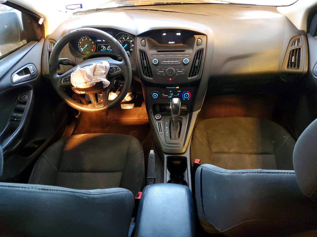 2015 FORD FOCUS SE photo 8