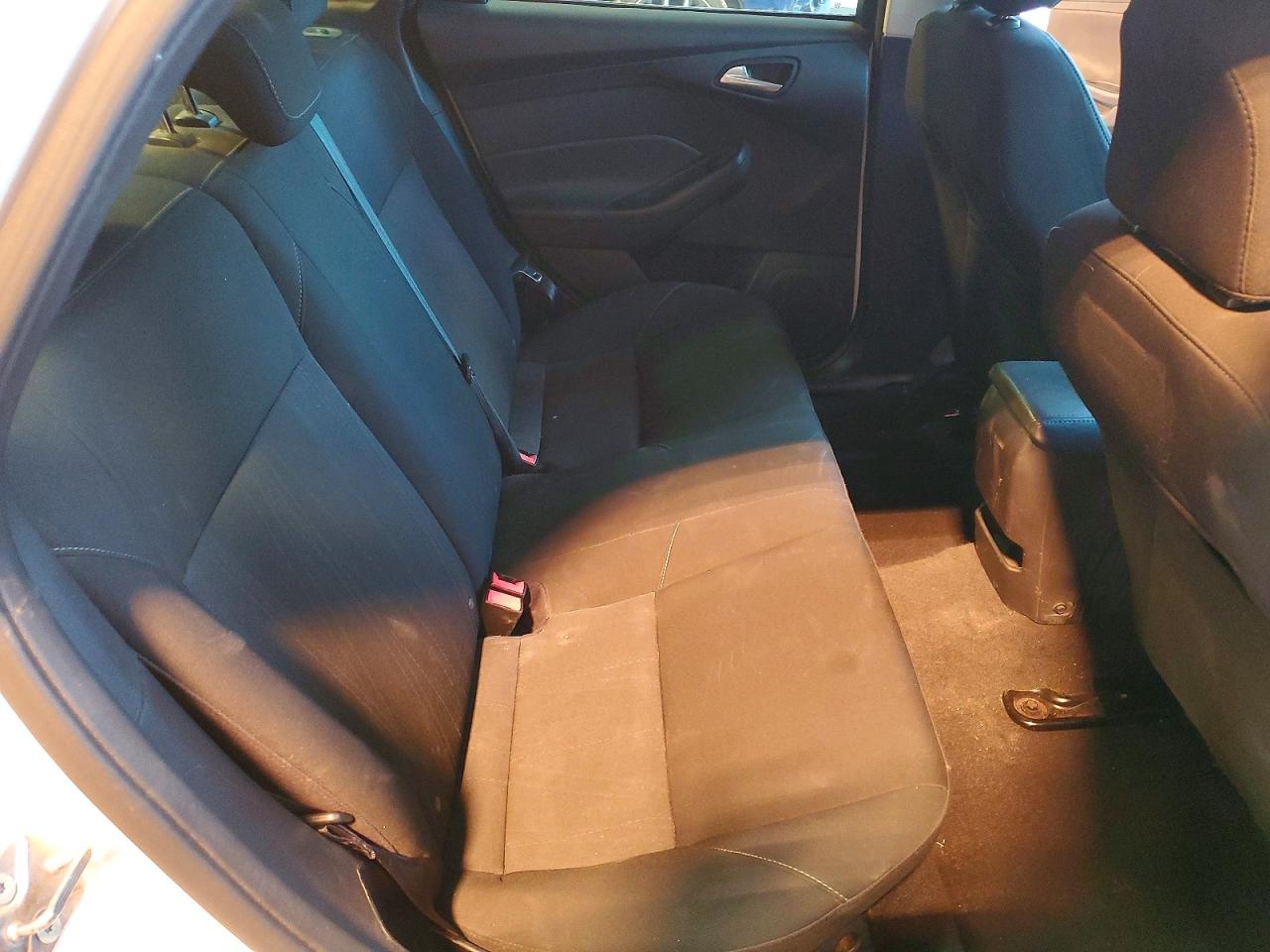 2015 FORD FOCUS SE photo 10