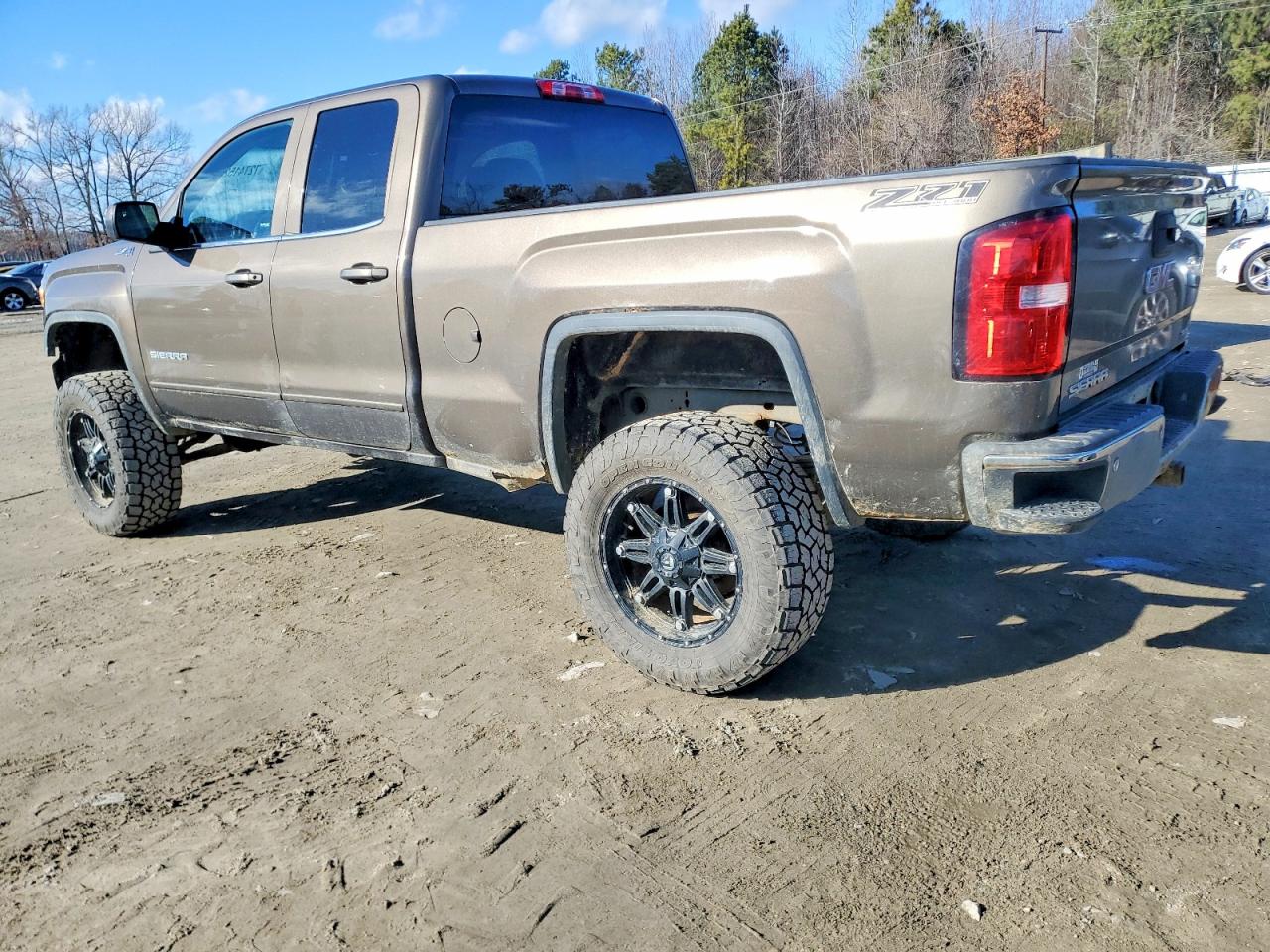 2014 GMC SIERRA K1500 SLE photo 3