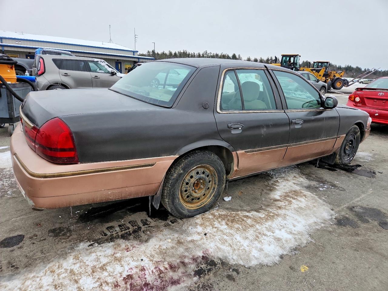 2004 MERCURY GRAND MARQUIS photo 3