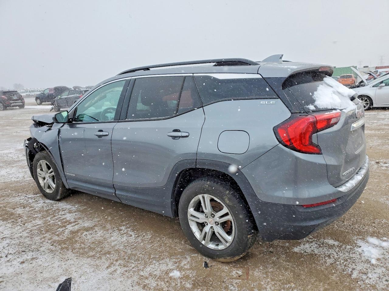 2018 GMC TERRAIN SLE photo 2