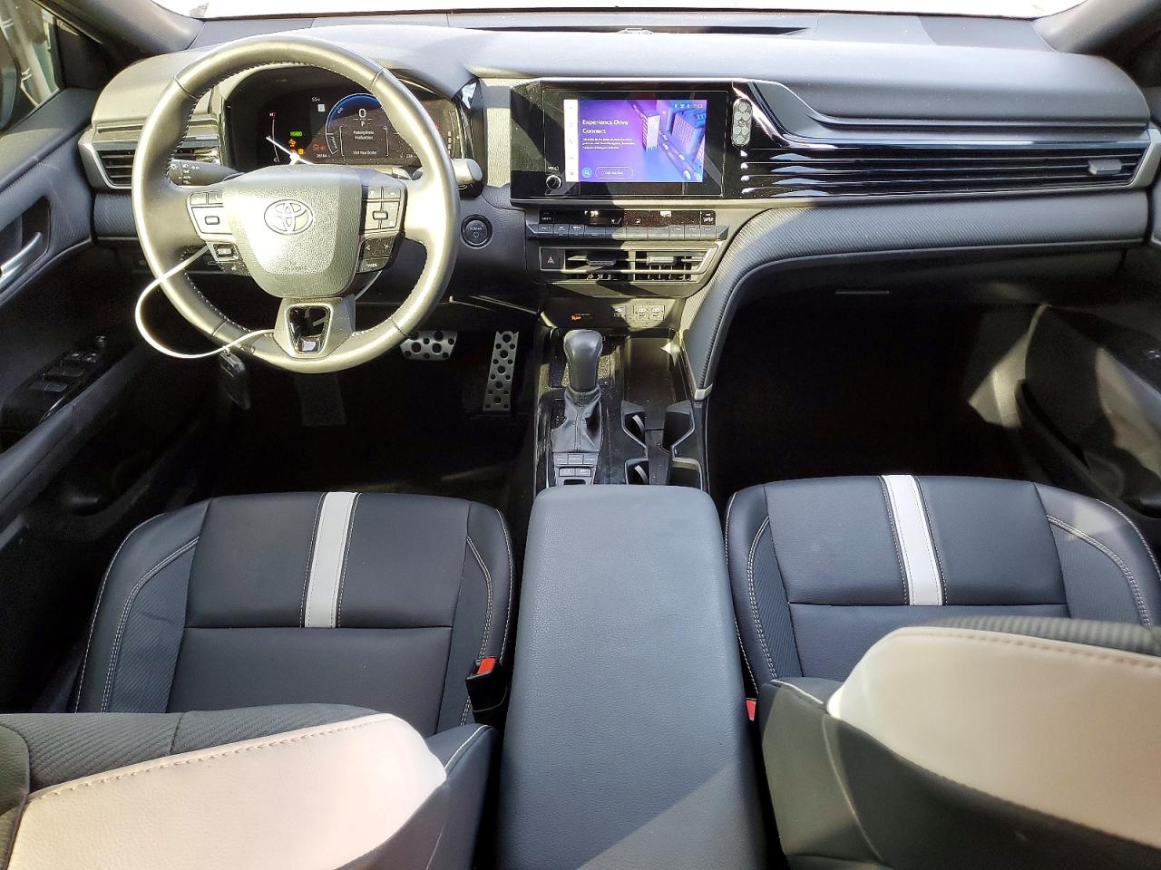 2025 TOYOTA CAMRY XSE photo 8