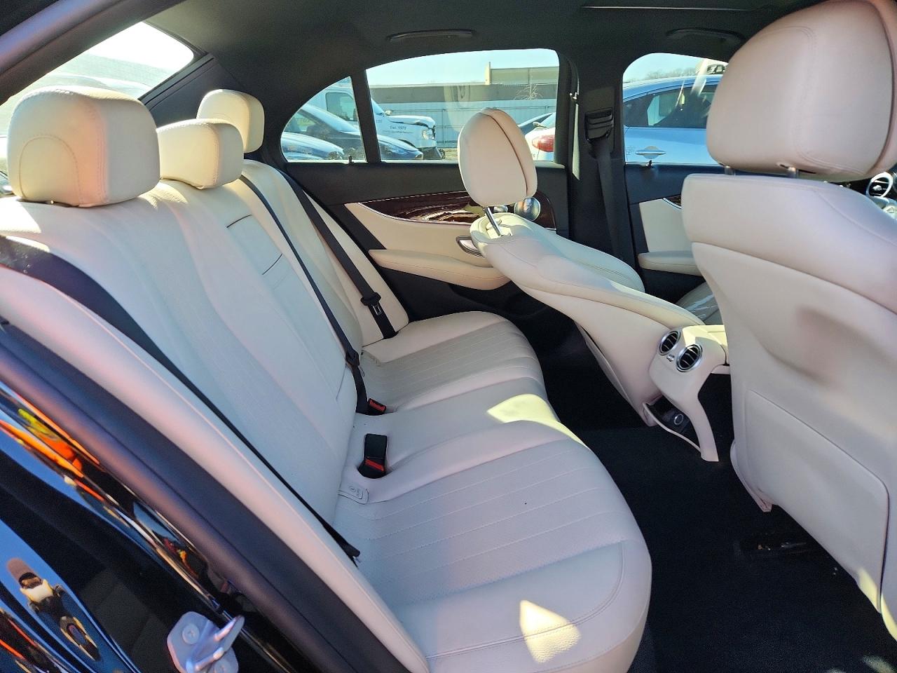 2017 MERCEDES-BENZ E 300 4MATIC photo 10