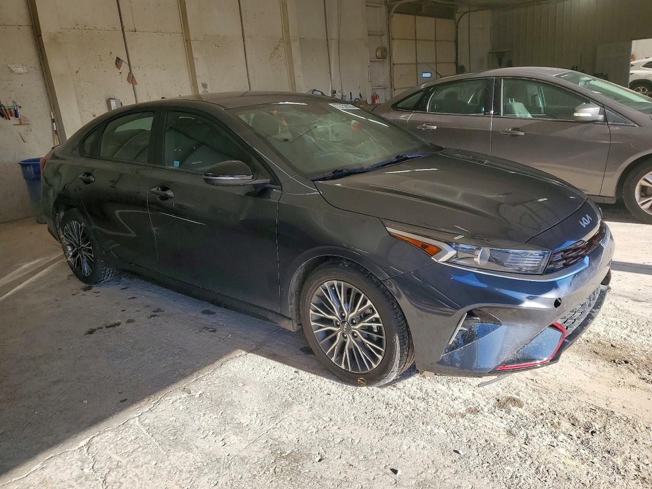 2023 KIA FORTE GT-LINE photo 4