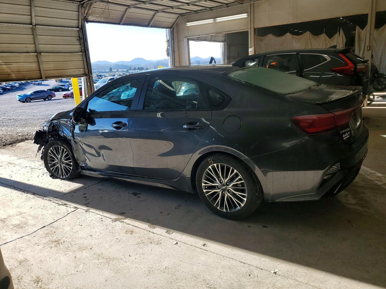 2023 KIA FORTE GT-LINE photo 2