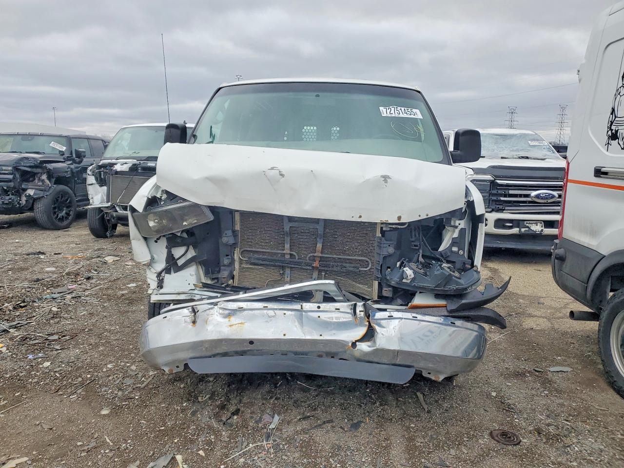 2014 GMC SAVANA photo 5