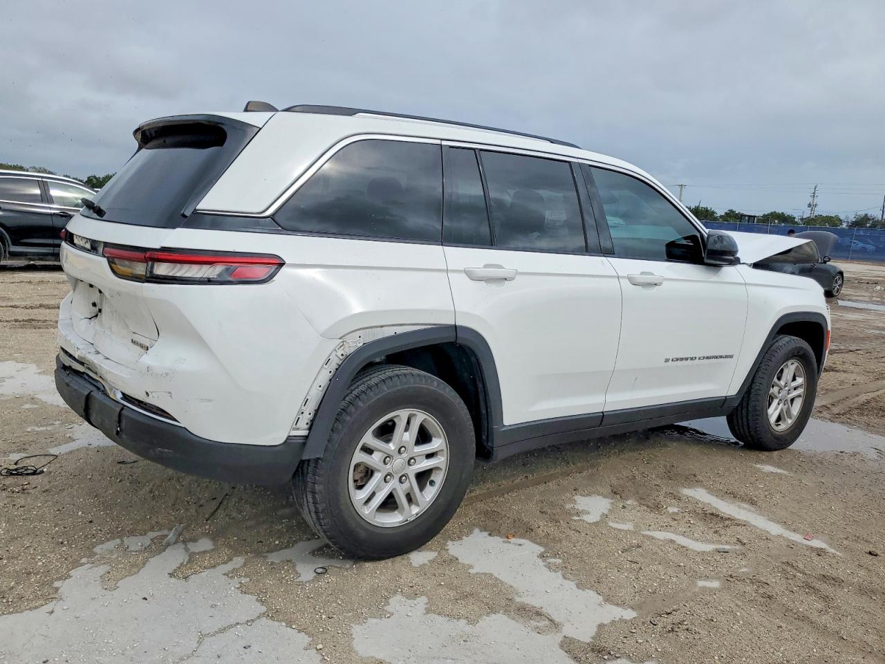 2023 JEEP GRAND CHEROKEE LAREDO photo 5