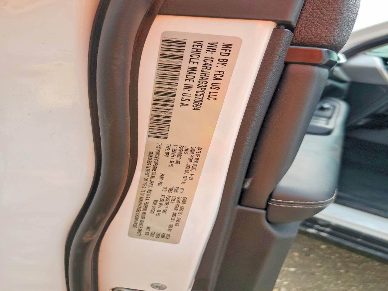 2023 JEEP GRAND CHEROKEE LAREDO photo 25