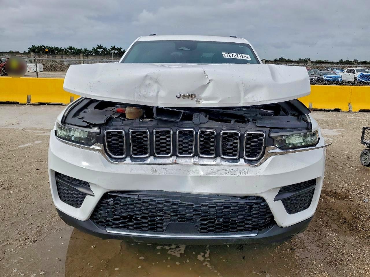 2023 JEEP GRAND CHEROKEE LAREDO photo 9