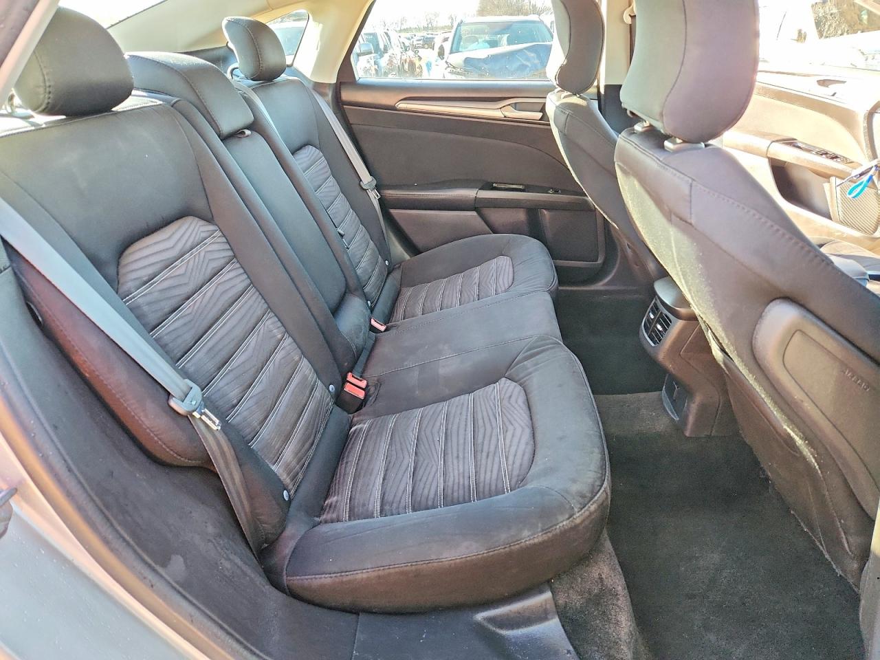 2016 FORD FUSION SE photo 19