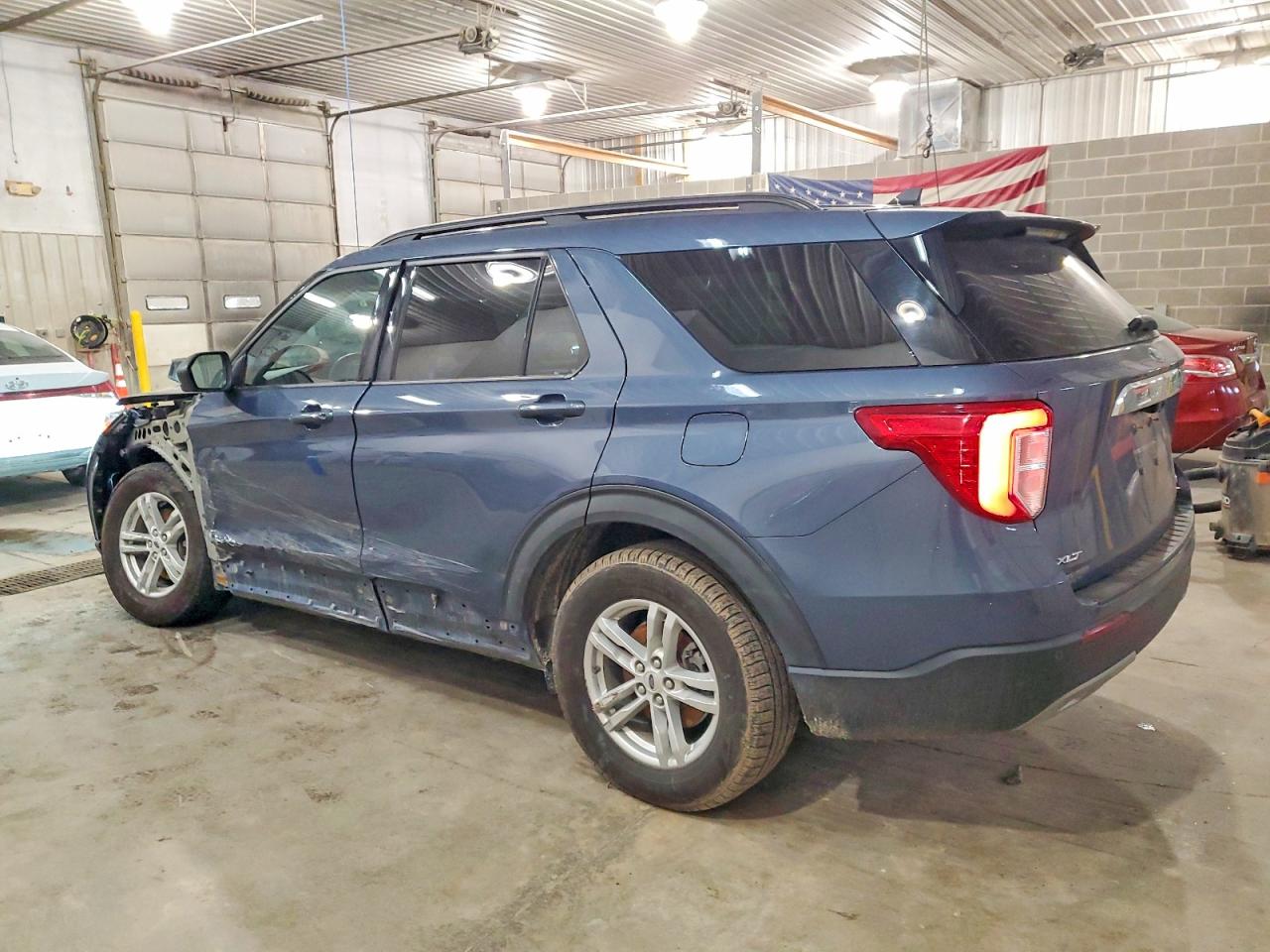 2021 FORD EXPLORER XLT photo 2