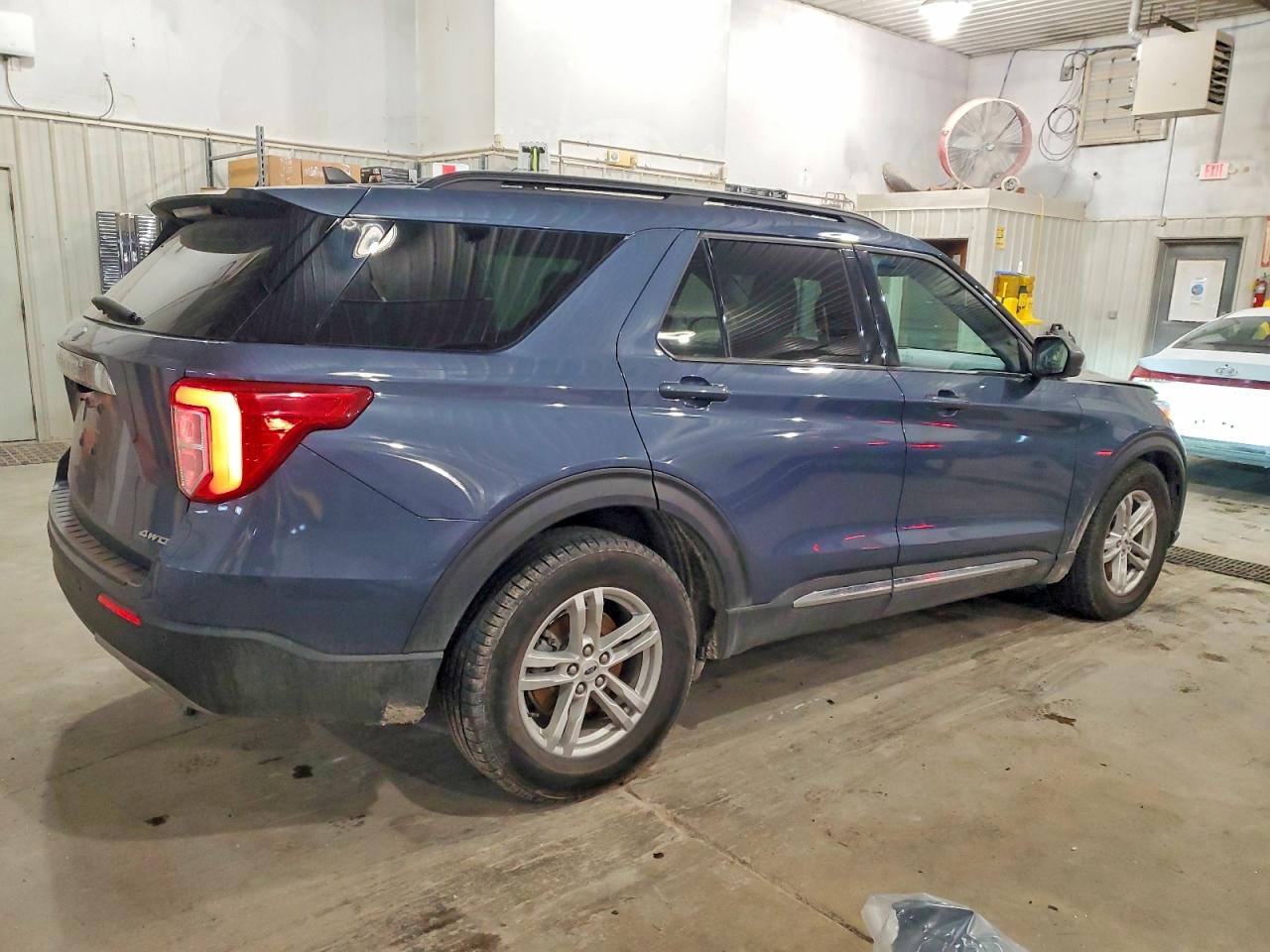 2021 FORD EXPLORER XLT photo 3