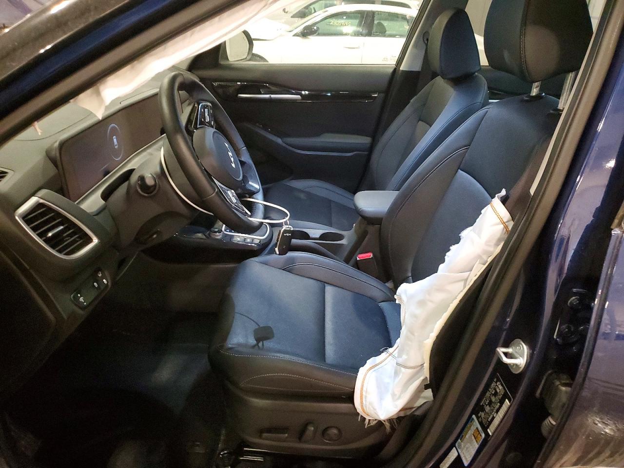 2025 KIA SELTOS EX photo 7