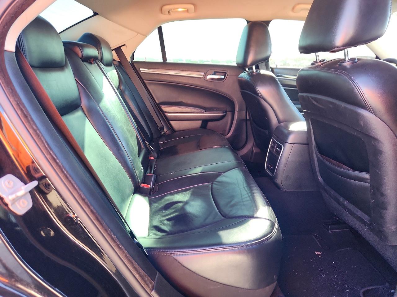 2019 CHRYSLER 300 TOURING photo 19