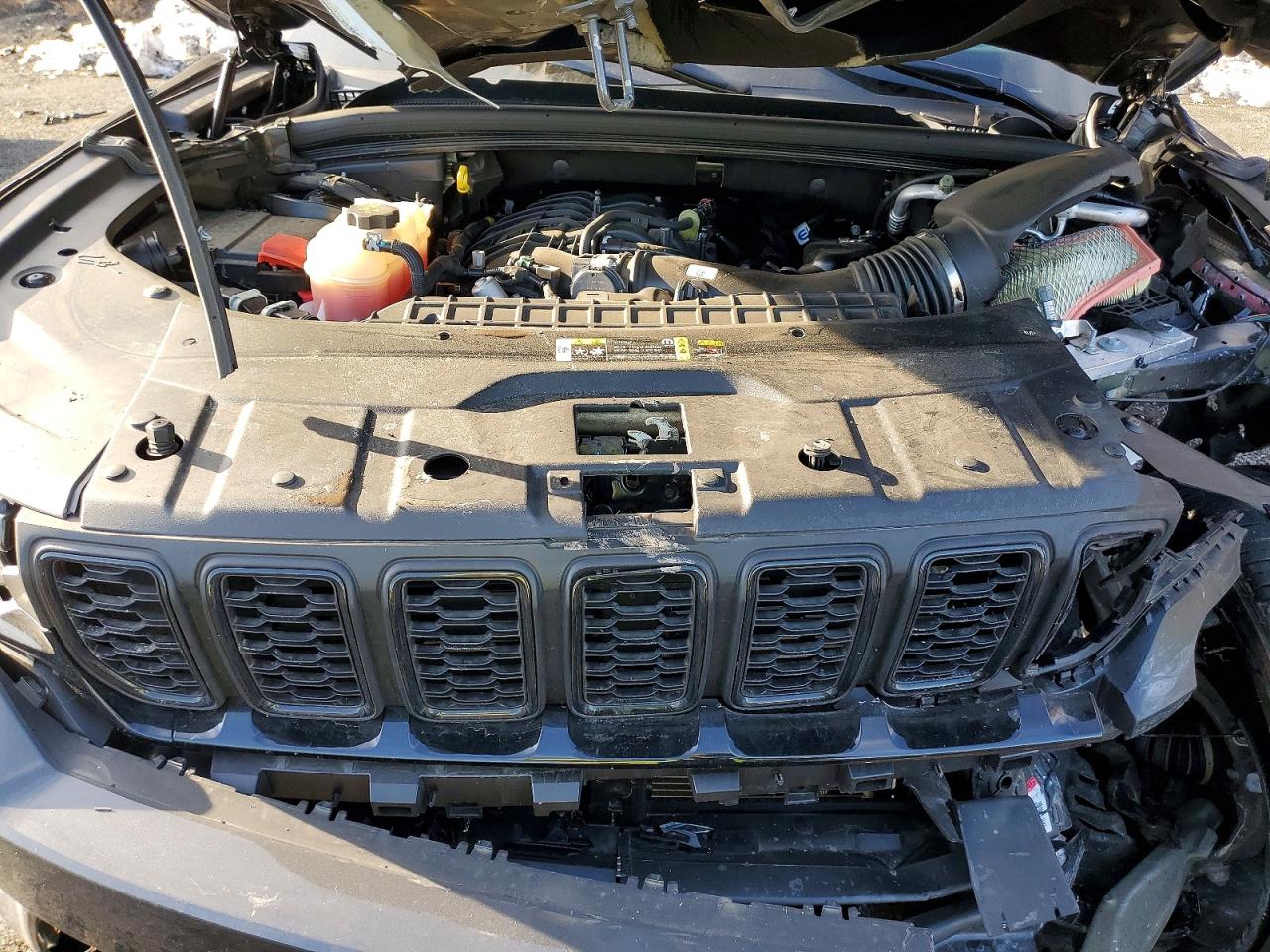 2024 JEEP GRAND CHEROKEE LAREDO photo 12