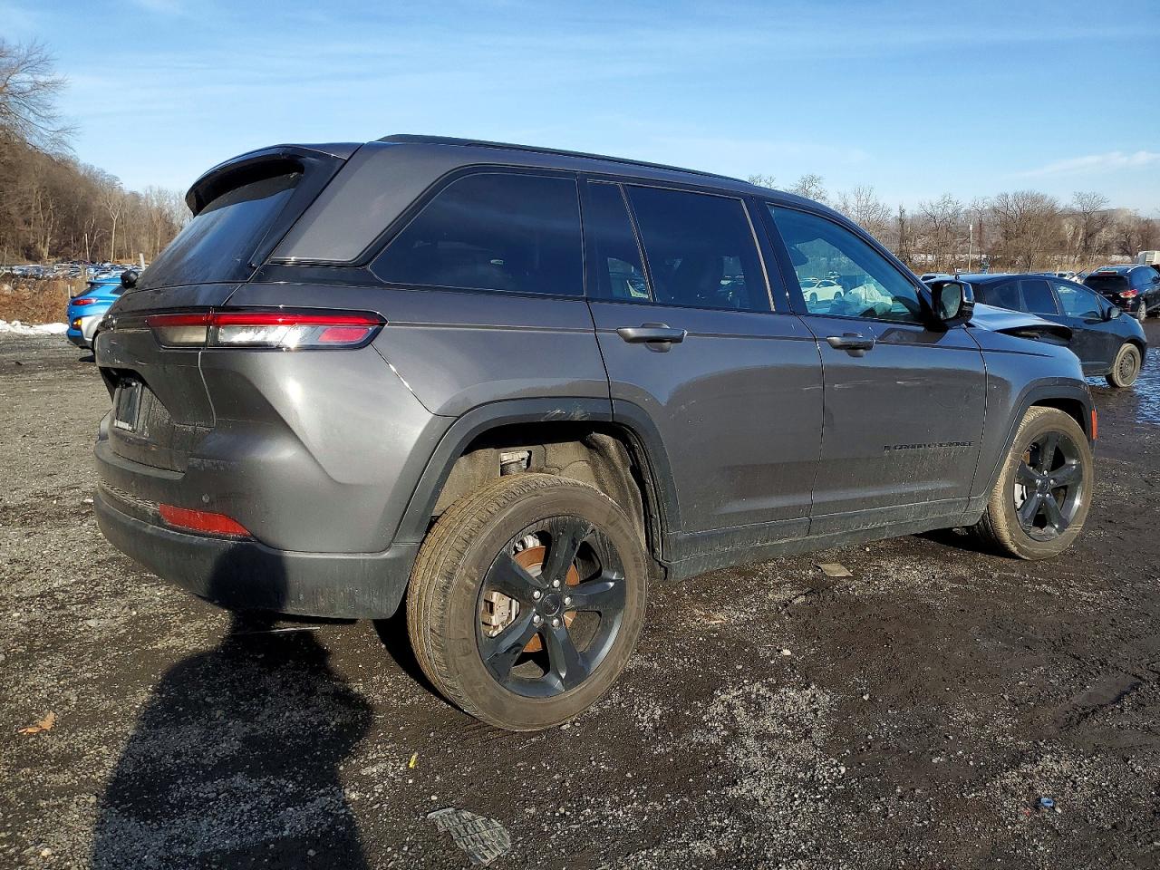 2024 JEEP GRAND CHEROKEE LAREDO photo 3
