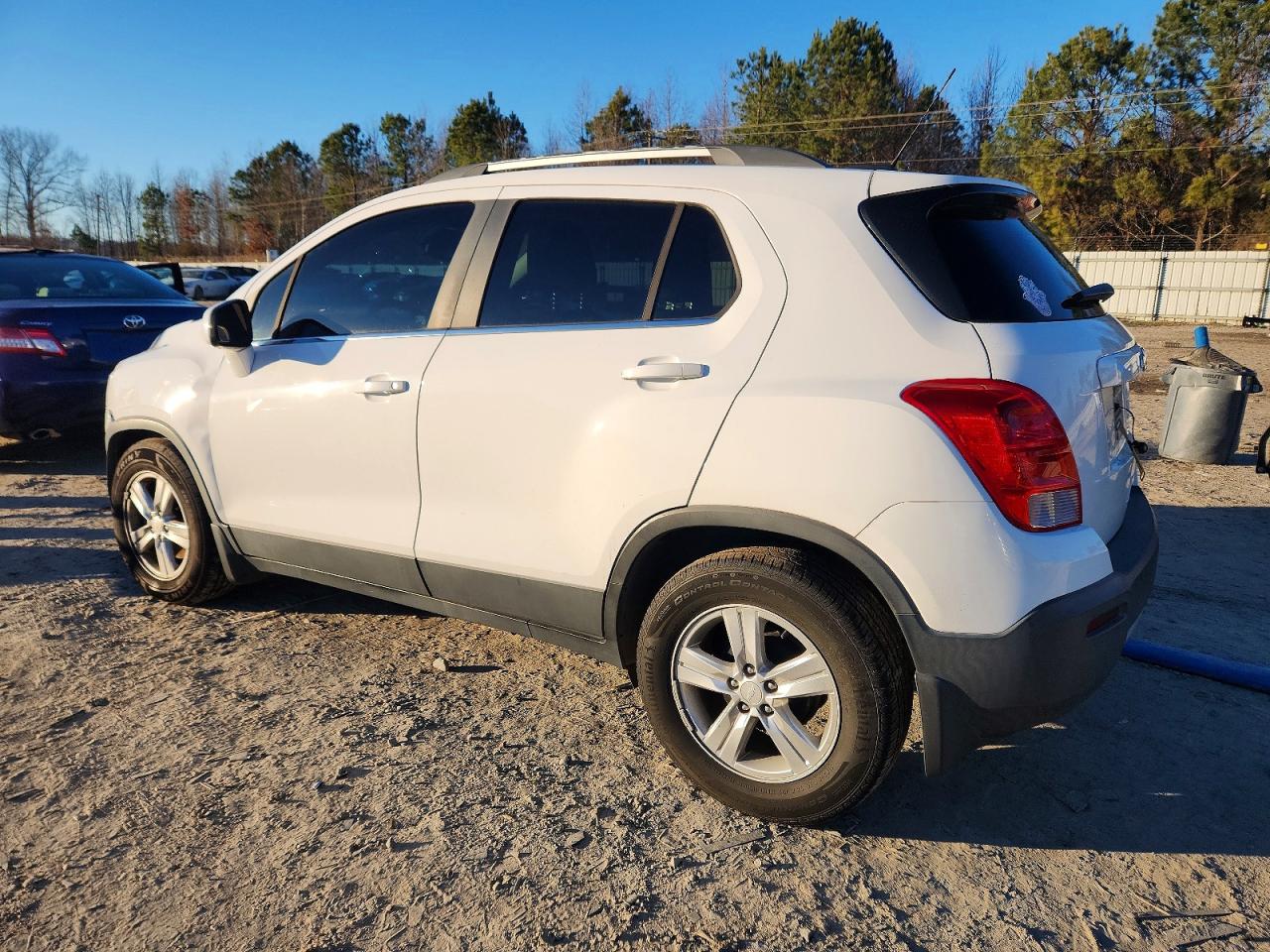 2015 CHEVROLET TRAX 1LT photo 2