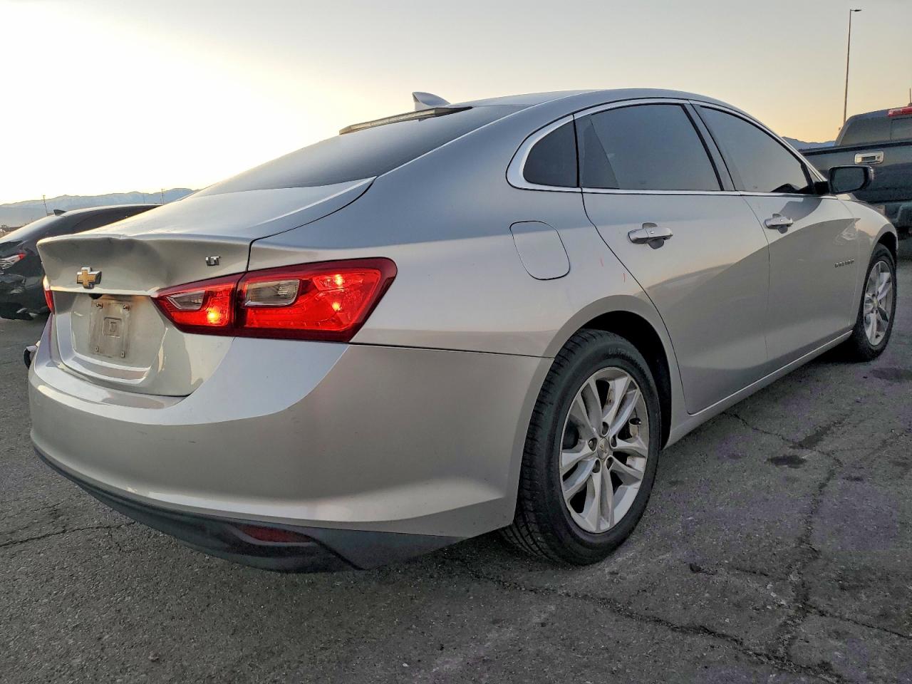 2016 CHEVROLET MALIBU LT photo 3