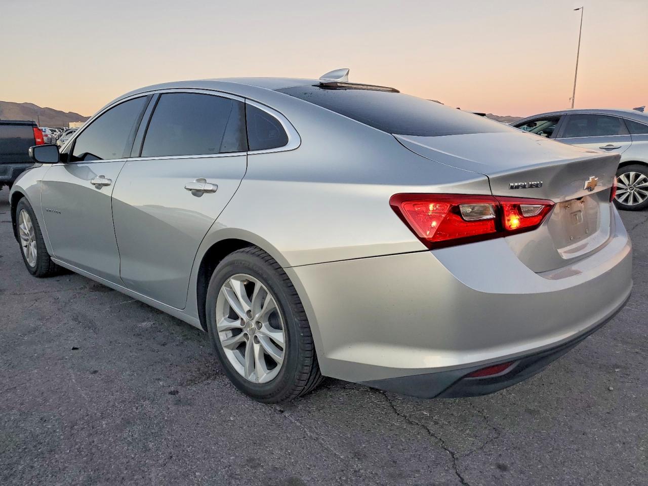 2016 CHEVROLET MALIBU LT photo 2