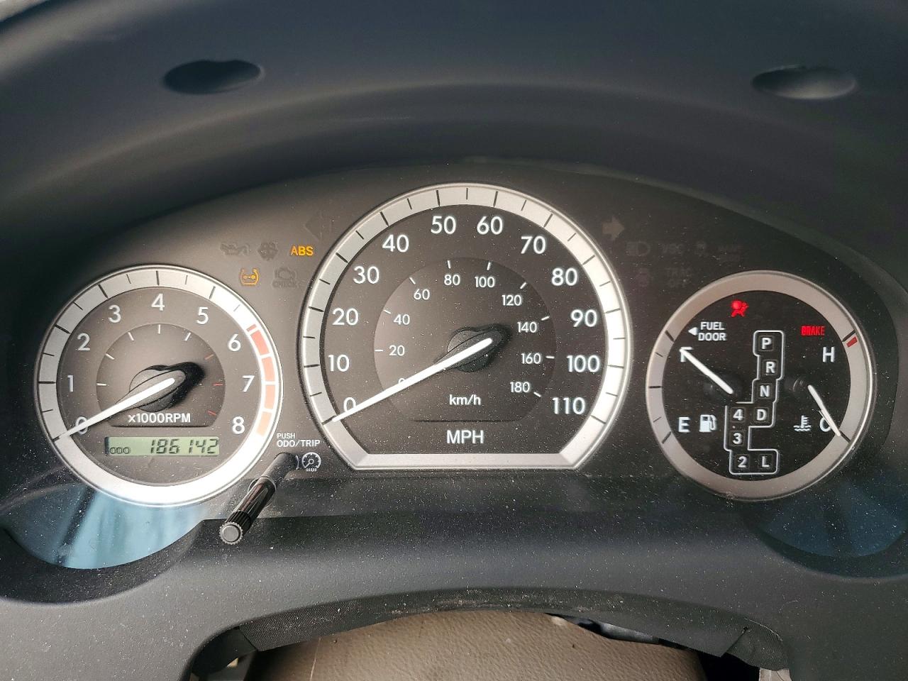 2004 TOYOTA SIENNA LE photo 25