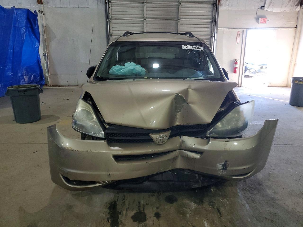 2004 TOYOTA SIENNA LE photo 13