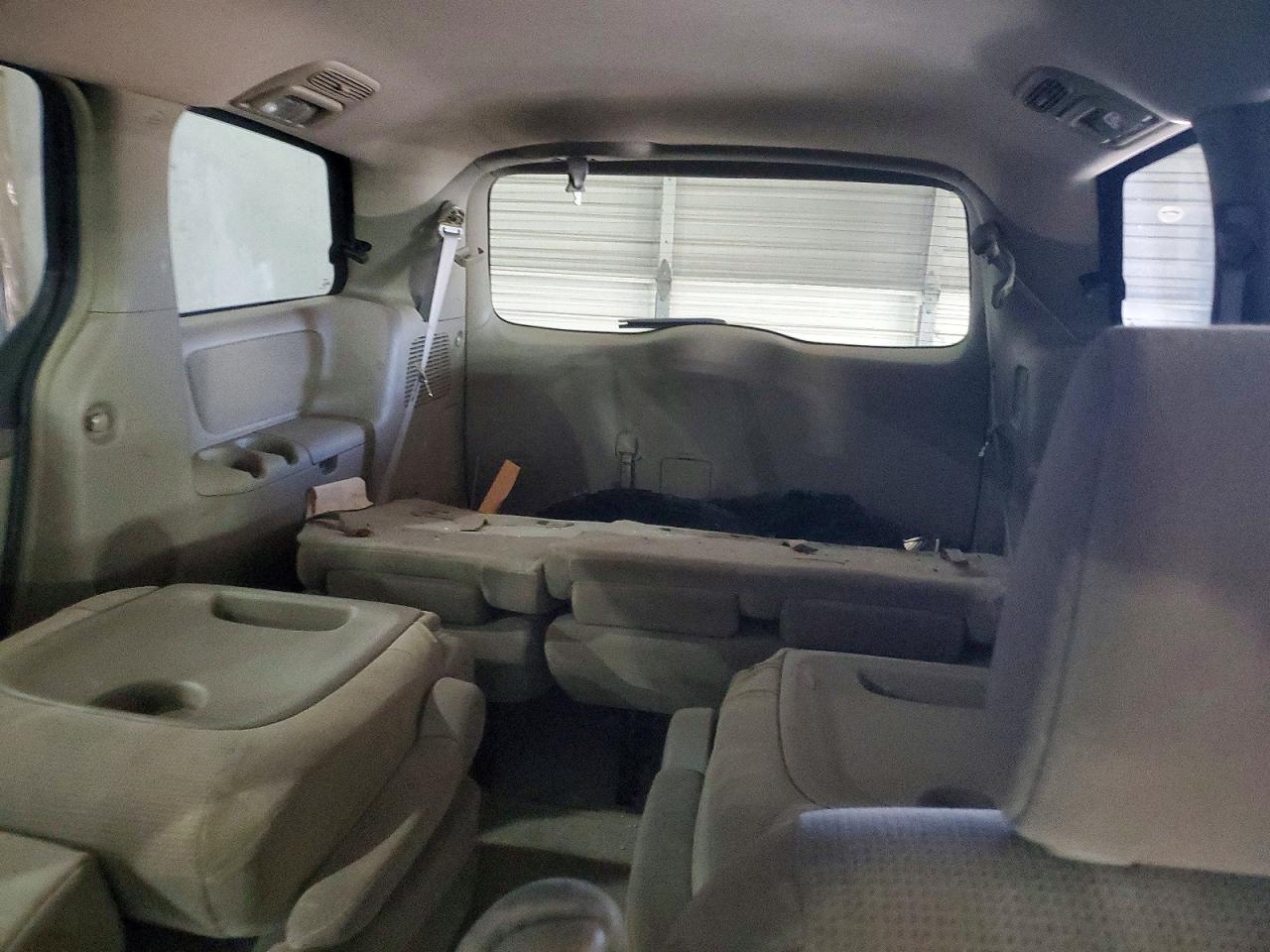 2004 TOYOTA SIENNA LE photo 28