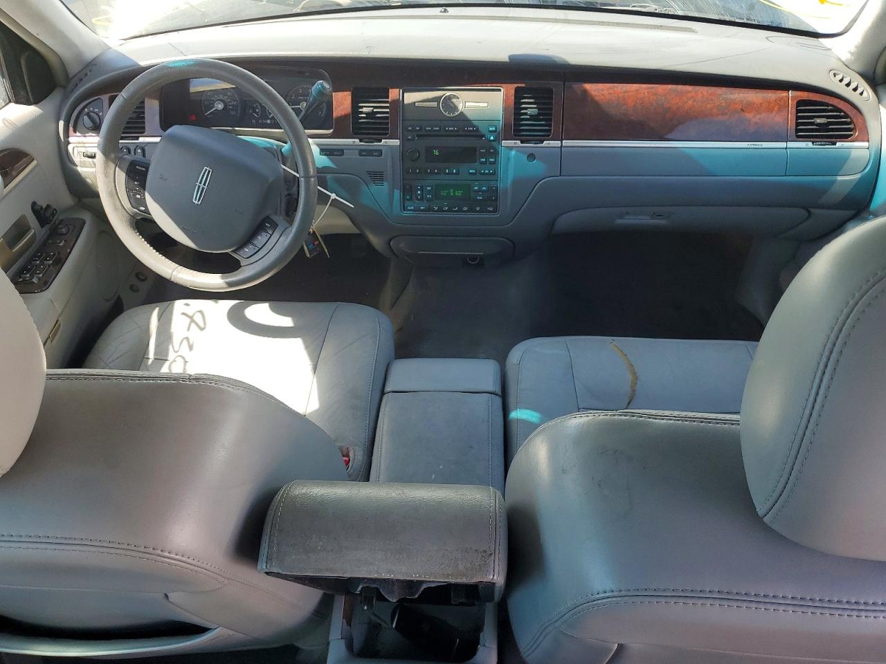 2006 LINCOLN TOWN CAR SIGNATURE photo 16