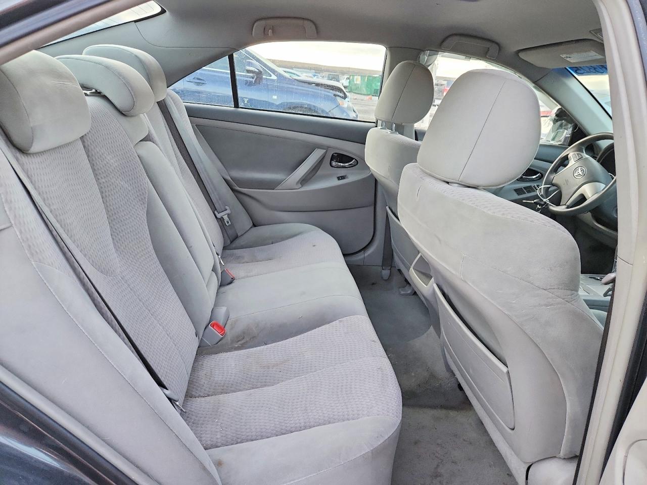 2011 TOYOTA CAMRY LE photo 10