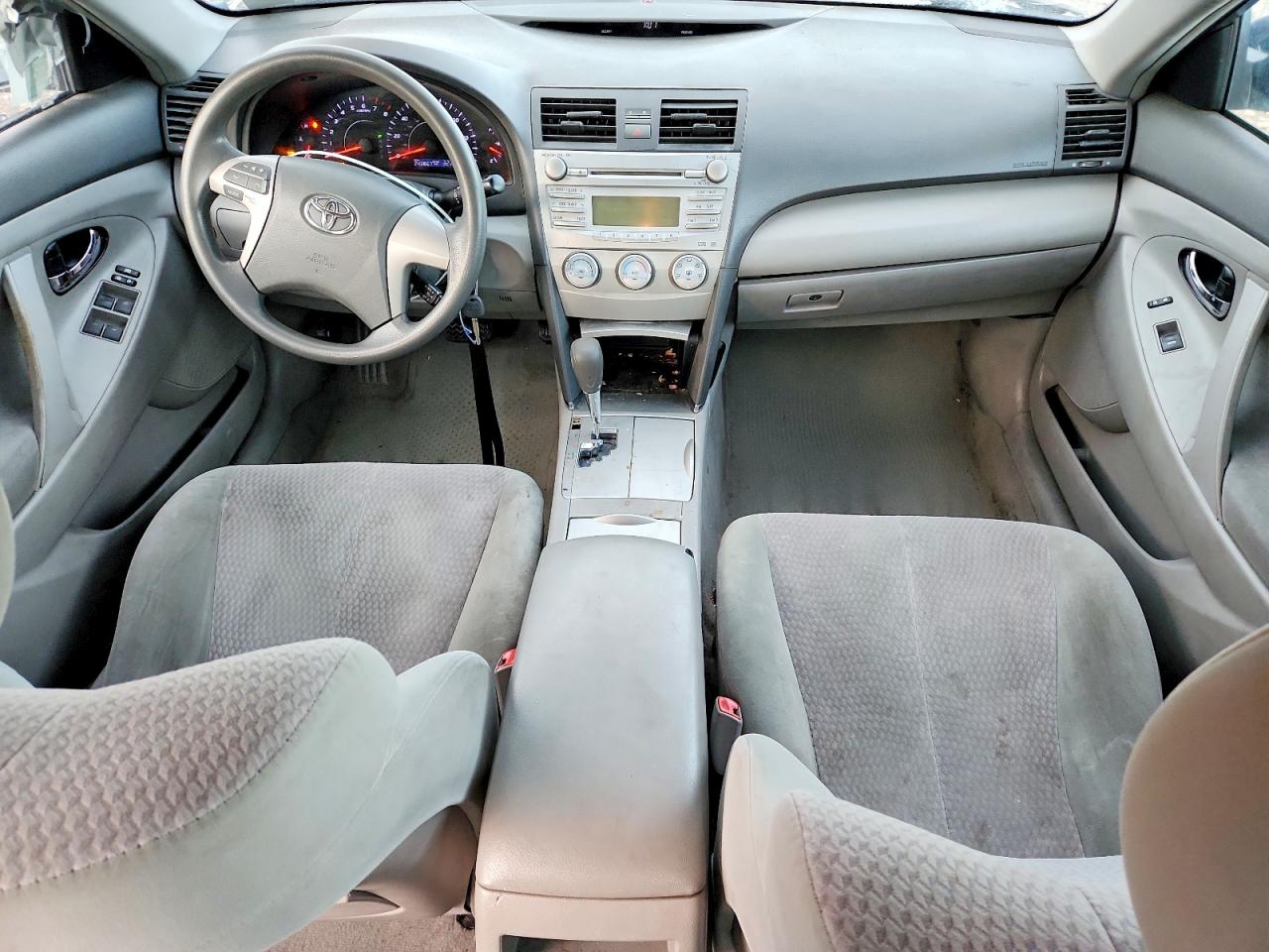 2011 TOYOTA CAMRY LE photo 8