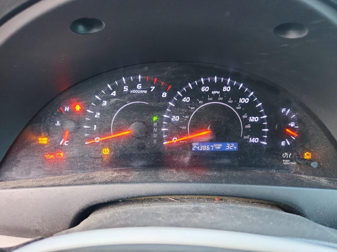 2011 TOYOTA CAMRY LE photo 9
