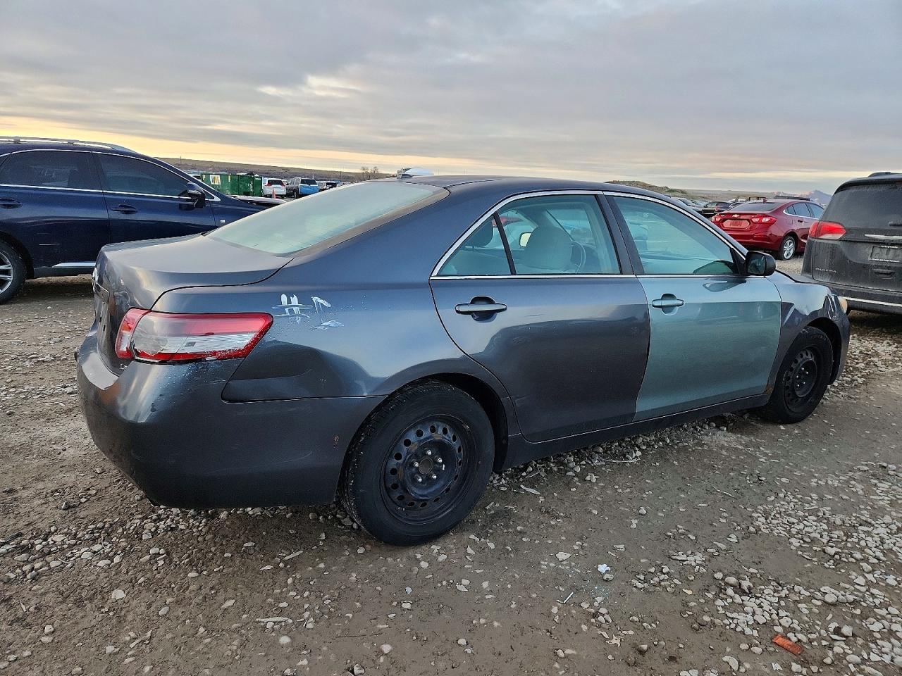 2011 TOYOTA CAMRY LE photo 3