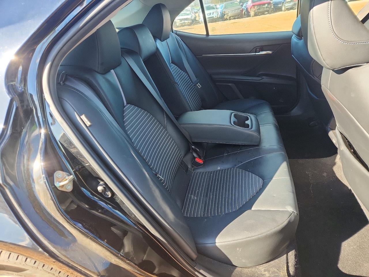 2020 TOYOTA CAMRY SE photo 10