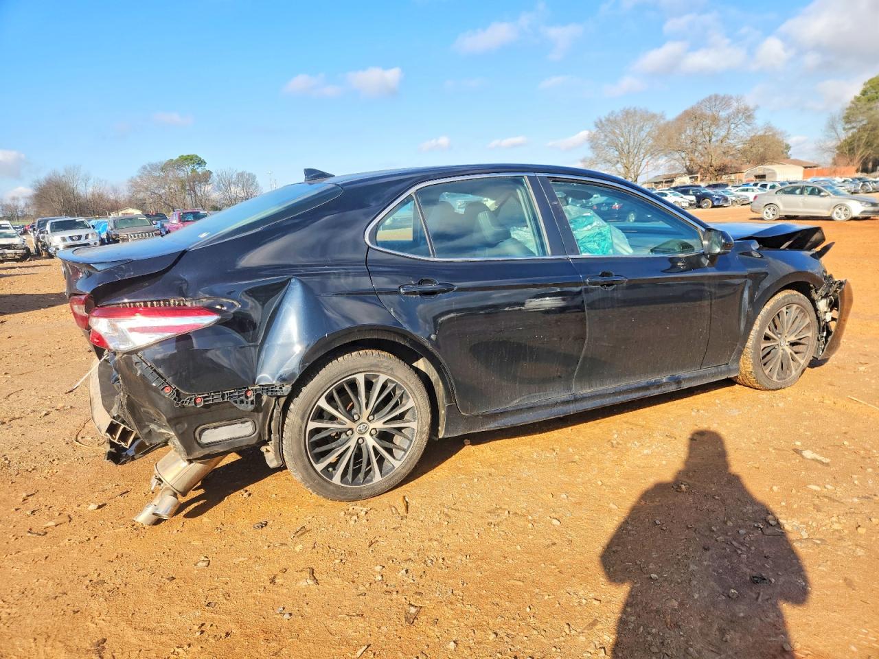2020 TOYOTA CAMRY SE photo 3