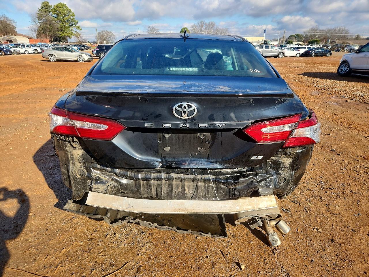 2020 TOYOTA CAMRY SE photo 6