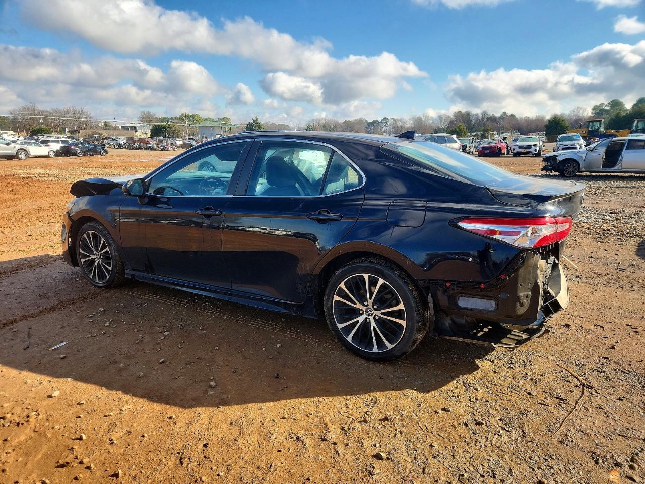 2020 TOYOTA CAMRY SE photo 2