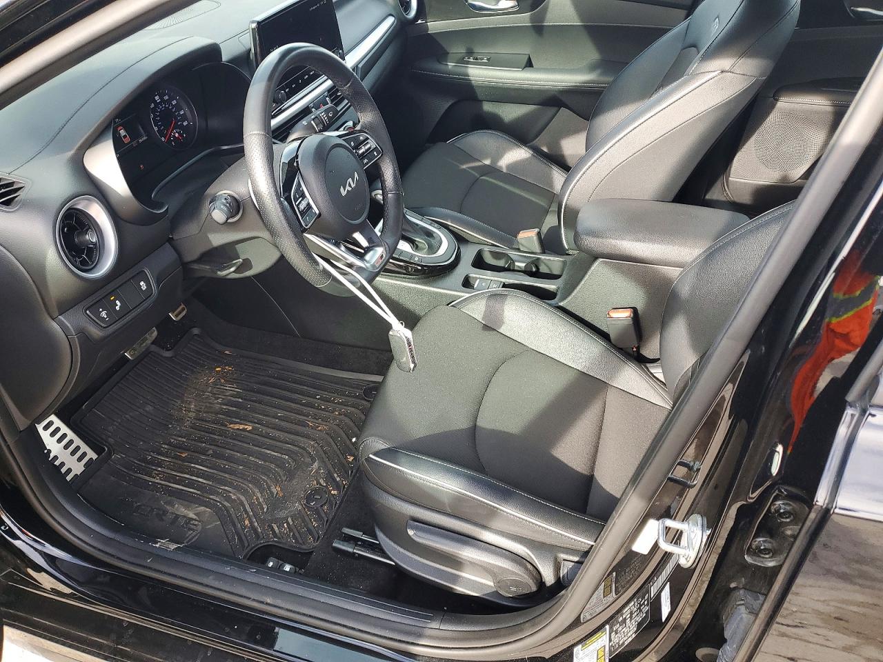 2024 KIA FORTE GT LINE photo 13