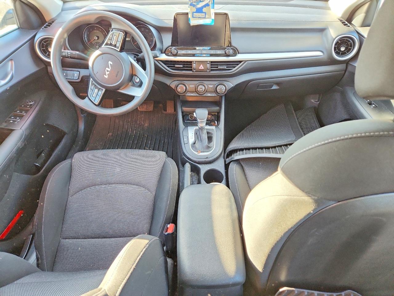 2024 KIA FORTE LX photo 8