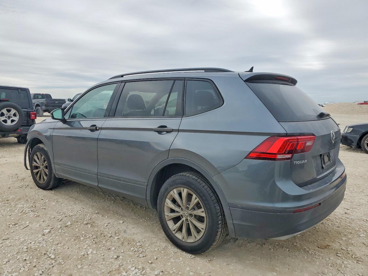 2020 VOLKSWAGEN TIGUAN S photo 3