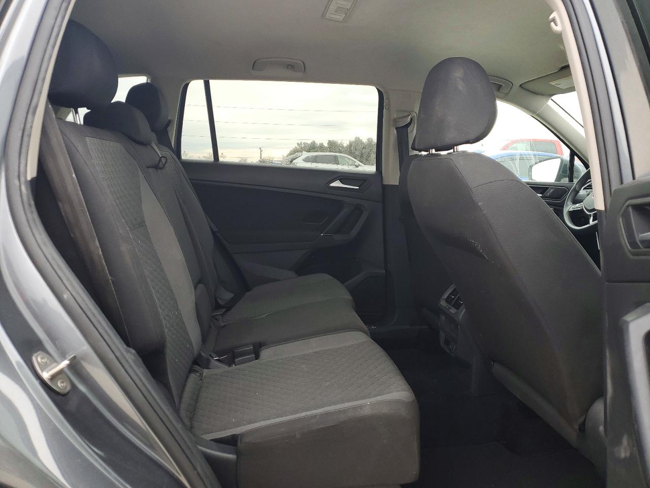 2020 VOLKSWAGEN TIGUAN S photo 21