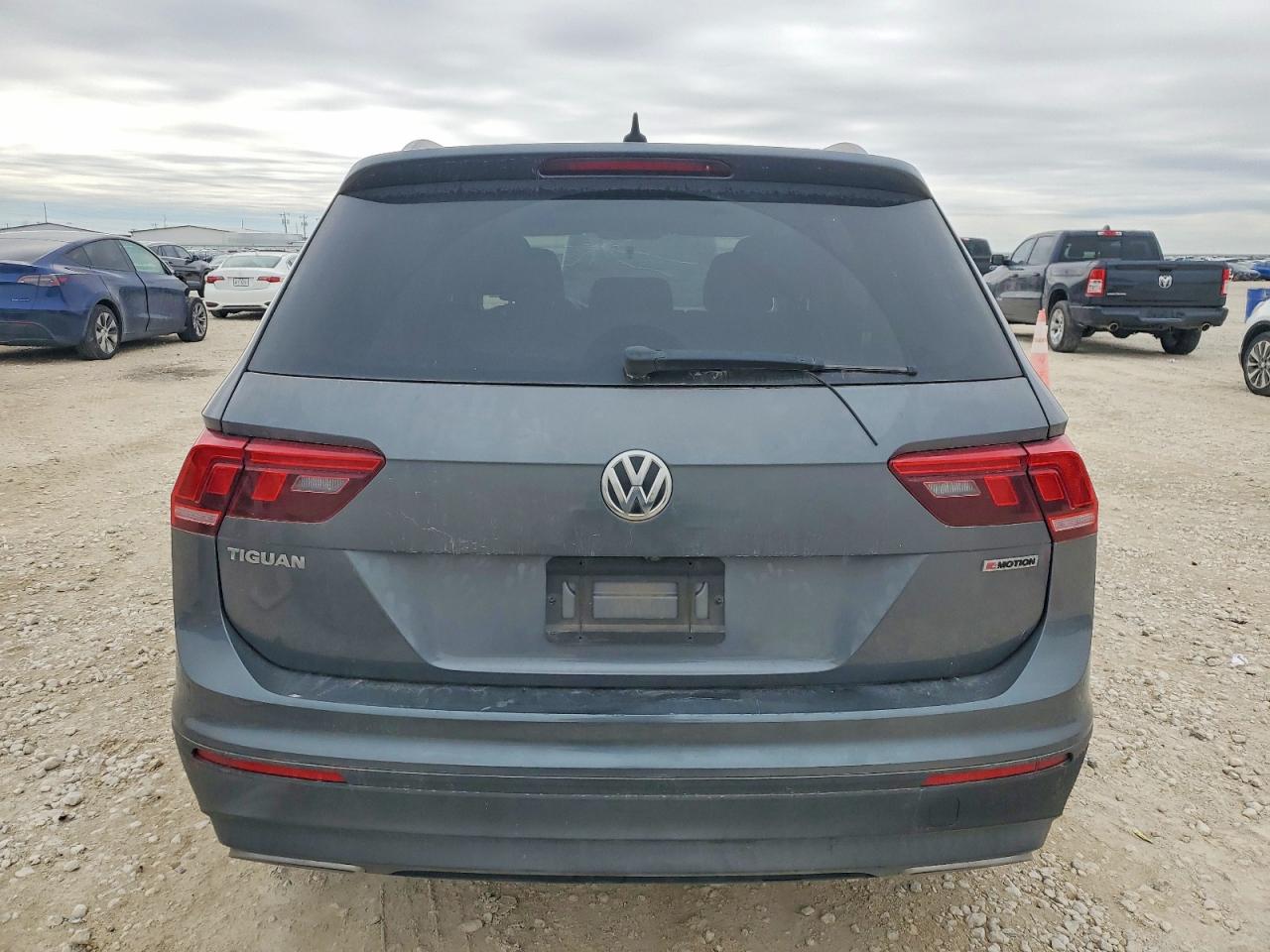 2020 VOLKSWAGEN TIGUAN S photo 11