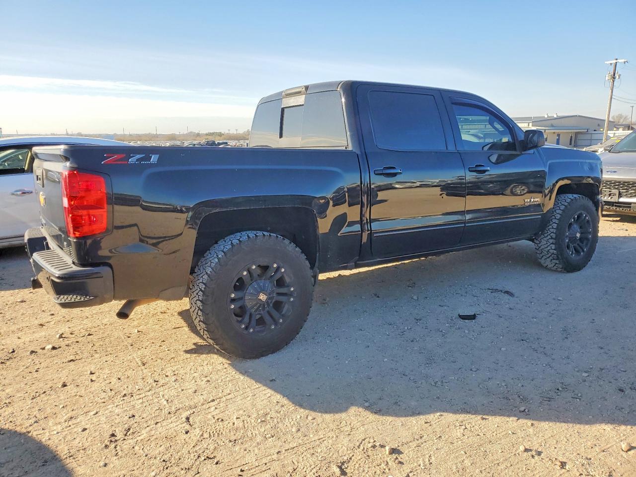 2018 CHEVROLET SILVERADO K1500 LT photo 3