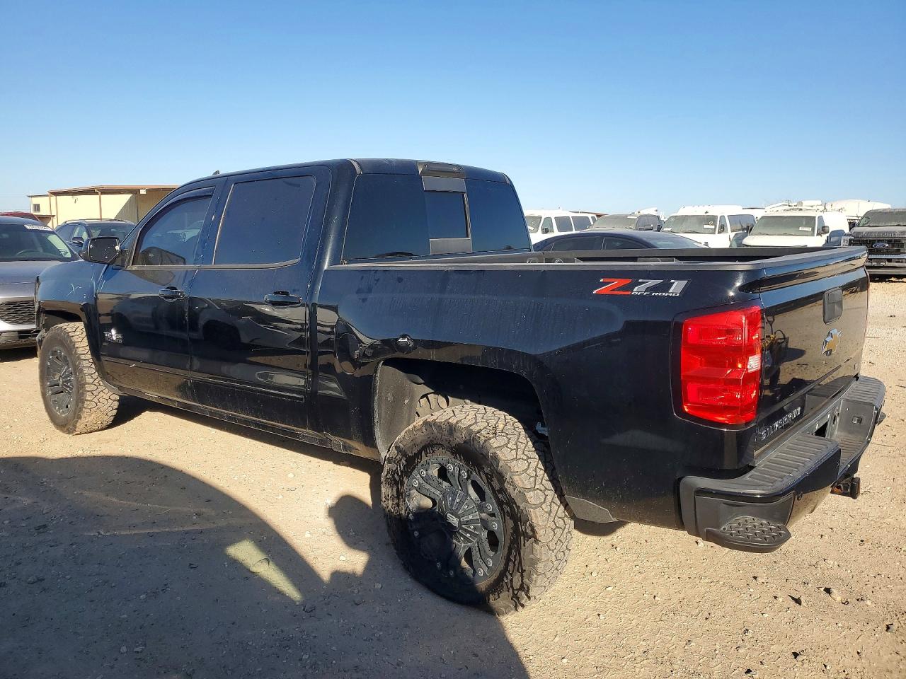 2018 CHEVROLET SILVERADO K1500 LT photo 2