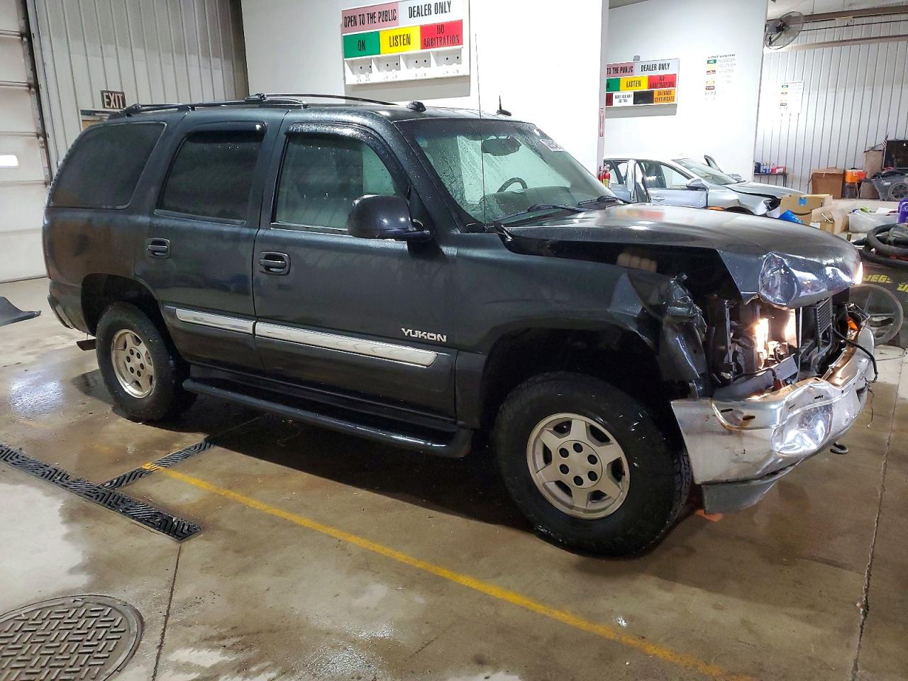 2004 GMC YUKON photo 4