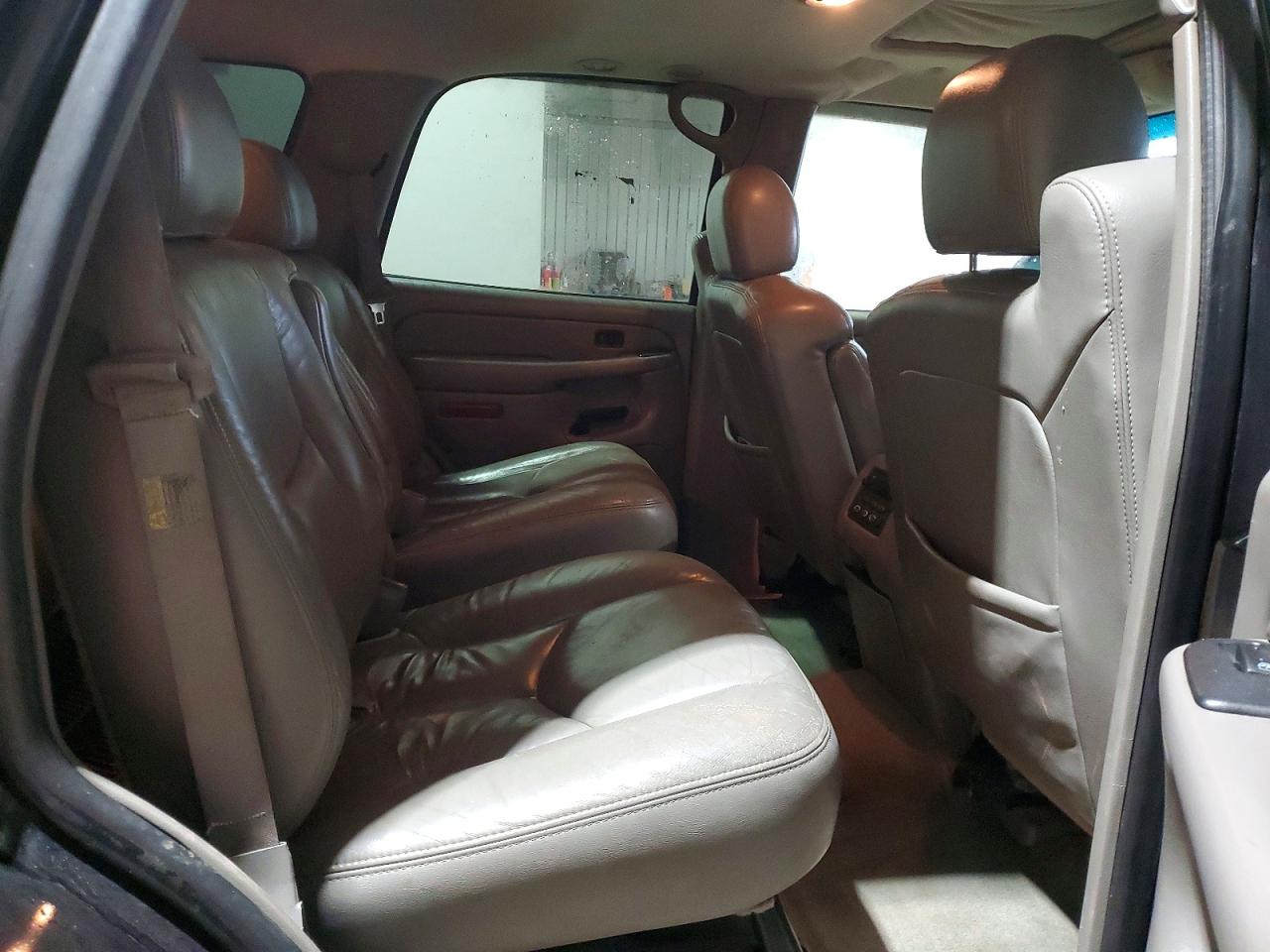 2004 GMC YUKON photo 11